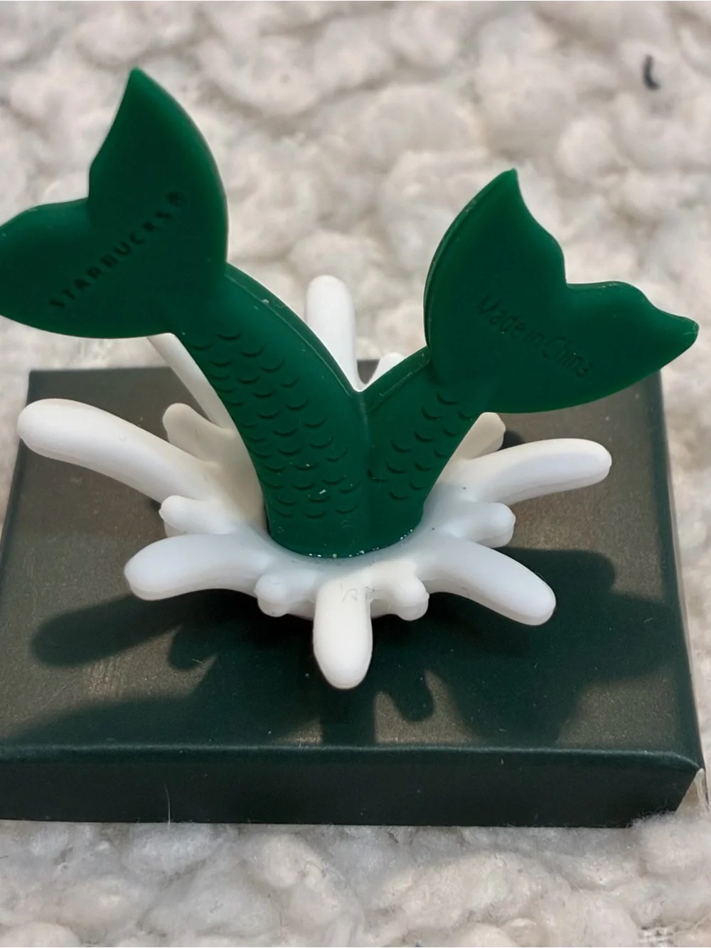 New and in original box STARBUCKS 2022 Reusable Siren Tail Cup Stopper